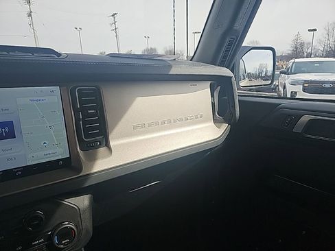 Used 2025 Ford Bronco Outer Banks image 19