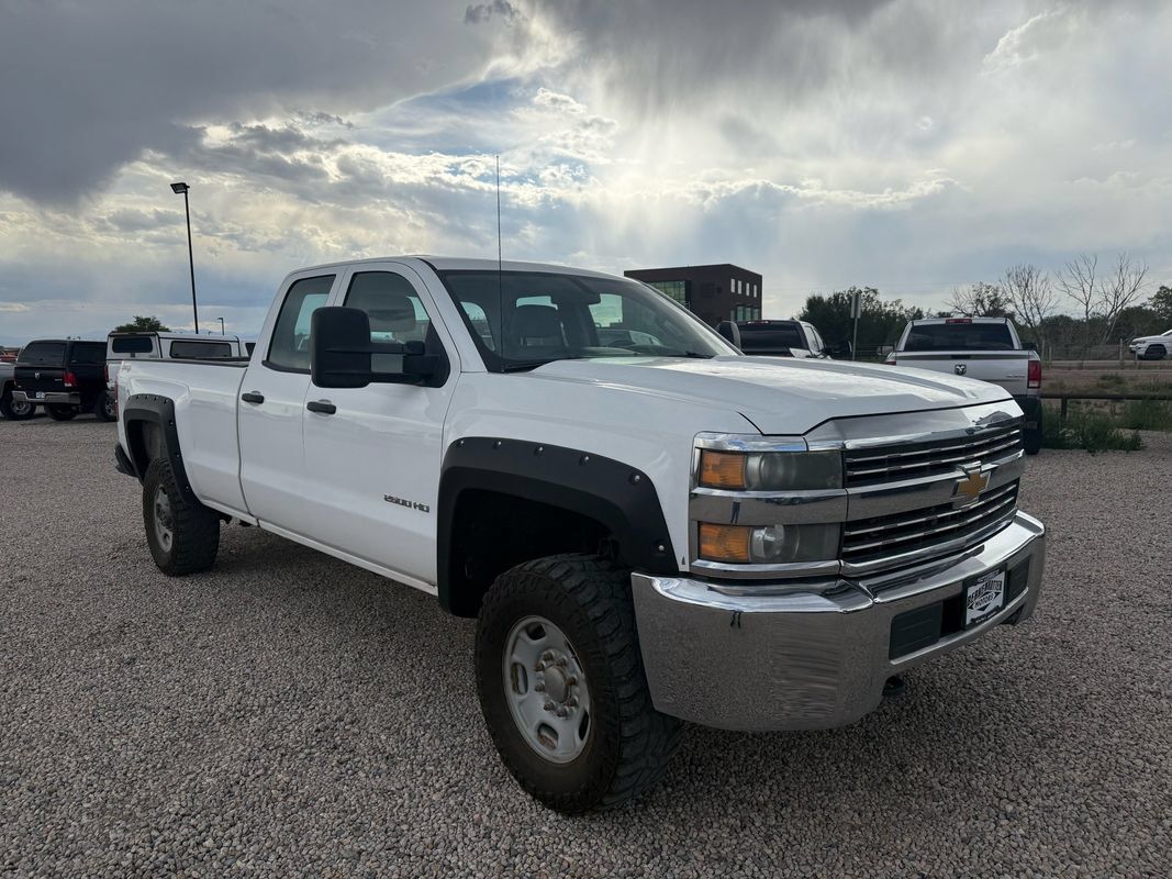 Used 2015 Chevrolet Silverado 2500 W/T AWD/4WD image 2