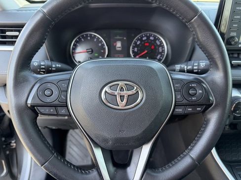 Used 2020 Toyota RAV4 XLE Premium image 13