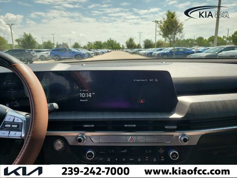 Certified 2024 Kia Telluride EX w/ EX Captain's Chair Package FWD image 21
