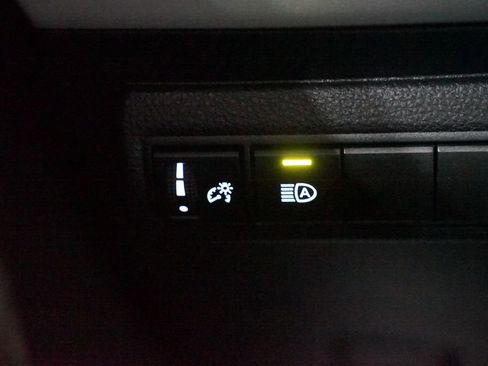 Used 2024 Toyota Corolla SE FWD image 24