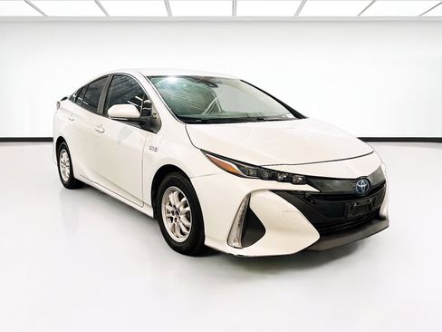 Used 2021 Toyota Prius Prime LE image 2