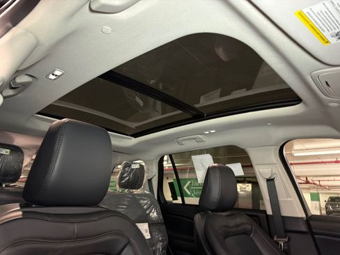 New 2026 Lincoln Aviator Reserve w/ Illumination Package AWD/4WD image 13