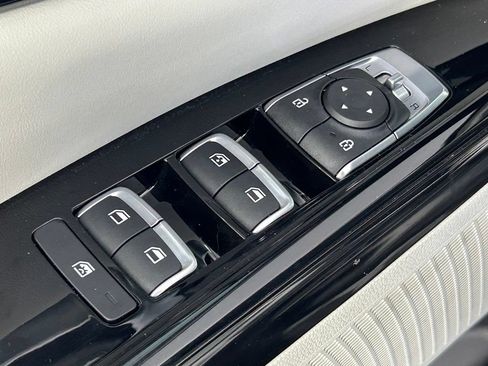 Used 2024 Kia Carnival EX FWD image 35