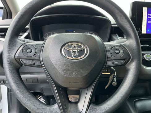 Used 2025 Toyota Corolla LE image 28