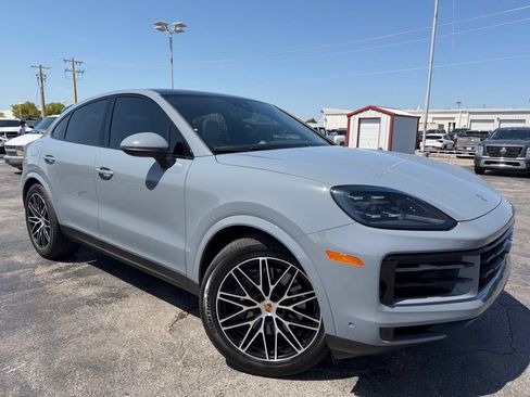 Used 2024 Porsche Cayenne Coupe AWD/4WD image 2