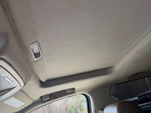 Used 2015 Chevrolet Suburban LTZ image 16