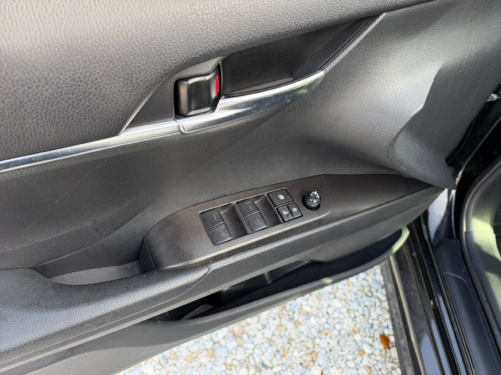 Used 2024 Toyota Camry SE FWD image 11