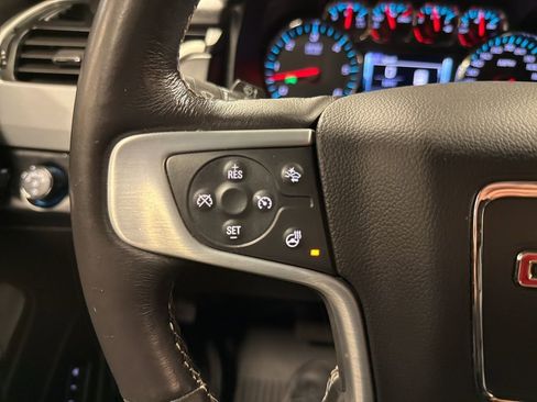 Used 2018 GMC Yukon SLT w/ Open Road Package image 19