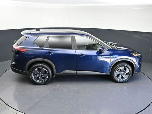 Used 2025 Nissan Rogue SV FWD image 28