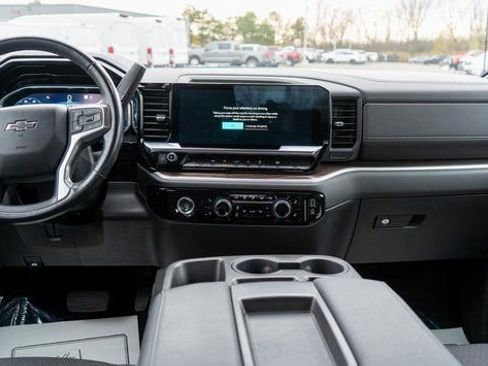 Used 2022 Chevrolet Silverado 1500 RST AWD/4WD image 13