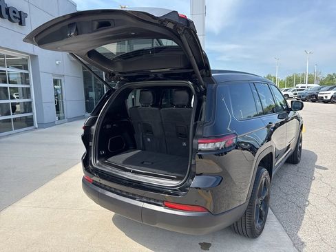 Used 2024 Jeep Grand Cherokee L Limited w/ Luxury Tech Group II AWD/4WD image 17