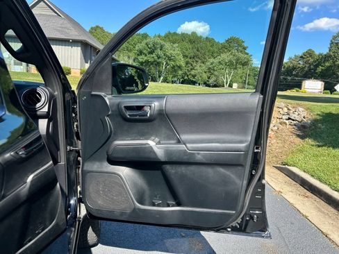 Used 2016 Toyota Tacoma TRD Sport w/ Premium & Technology Package RWD image 57