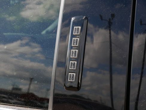 Used 2018 Ford F150 Platinum w/ Equipment Group 701A Luxury AWD/4WD image 14