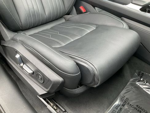 Used 2019 Audi e-tron Prestige w/ Prestige Package image 59