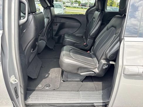 Used 2025 Chrysler Pacifica Select FWD image 28