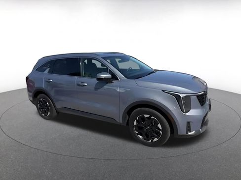 Used 2024 Kia Sorento S FWD image 2