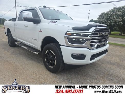 Used 2025 RAM 2500 Laramie AWD/4WD image 1