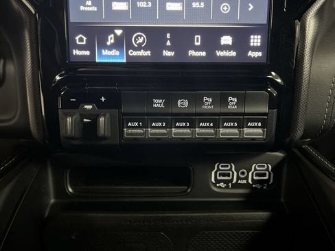 Used 2024 RAM 2500 Limited AWD/4WD image 18