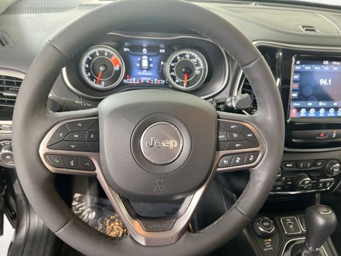 Used 2022 Jeep Cherokee Limited image 11