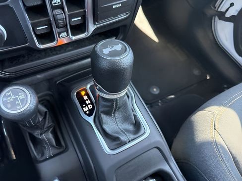 Used 2025 Jeep Wrangler Unlimited Sahara AWD/4WD image 19
