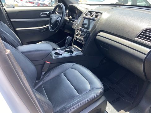 Used 2018 Ford Explorer XLT w/ Equipment Group 202A FWD image 24