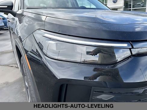 New 2026 Volkswagen Tiguan SE image 13