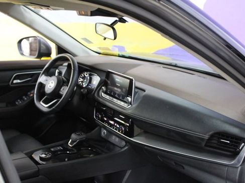 Used 2021 Nissan Rogue SV AWD/4WD image 12