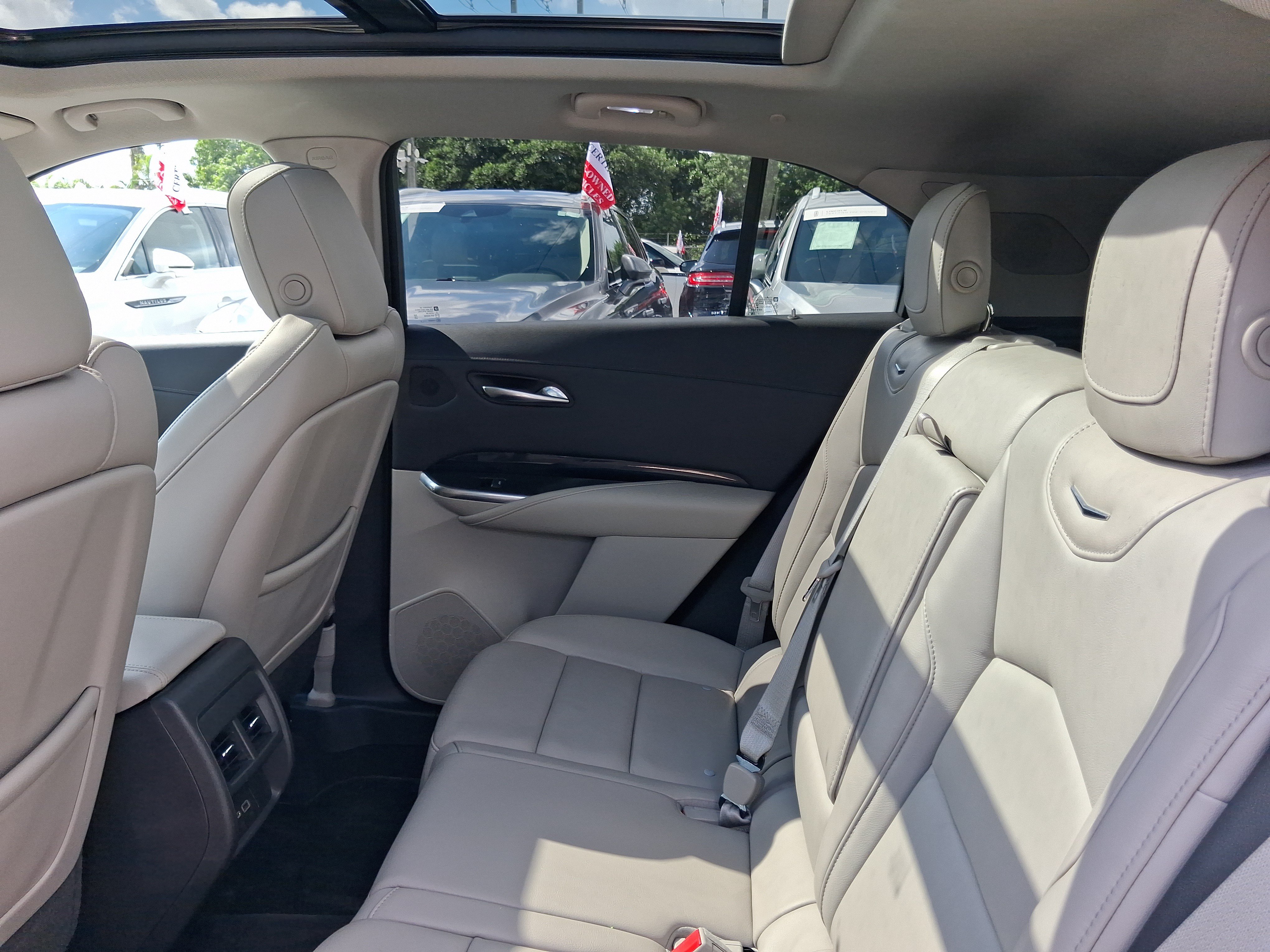 Used 2019 Cadillac XT4 Premium Luxury w/ Enhanced Visibility Package FWD image 6