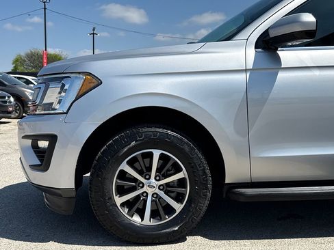 Used 2018 Ford Expedition XLT image 5