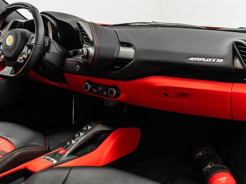 Used 2018 Ferrari 488 GTB RWD image 14