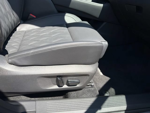 Used 2026 Nissan Rogue Platinum w/ Platinum Premium Package AWD/4WD image 16