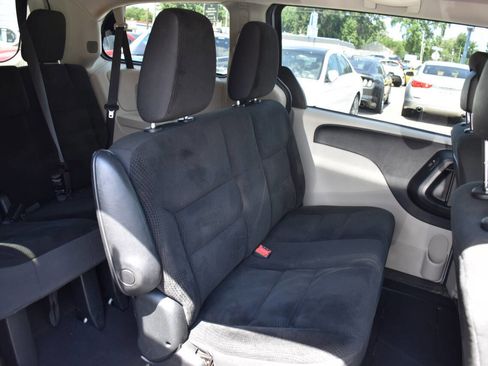 Used 2019 Dodge Grand Caravan SE image 16