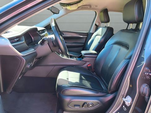 Used 2022 Jeep Grand Cherokee Limited image 19