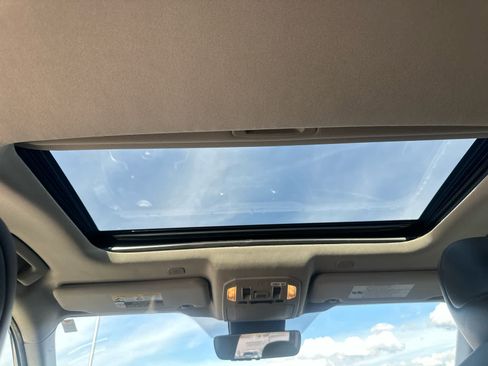 Used 2023 Toyota Highlander XLE AWD/4WD image 15