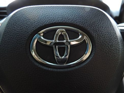 Used 2019 Toyota RAV4 XLE Premium FWD image 29