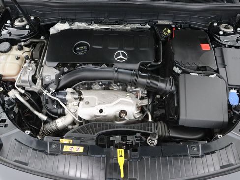 Used 2020 Mercedes-Benz GLB 250 4MATIC image 40