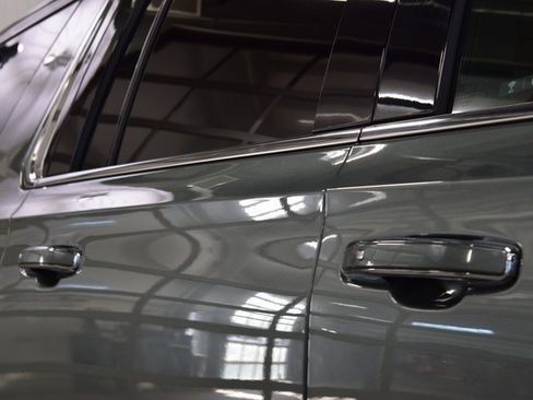 Used 2024 Chevrolet Suburban High Country image 18