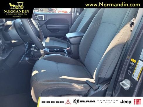 Used 2024 Jeep Wrangler Unlimited Sport AWD/4WD image 16