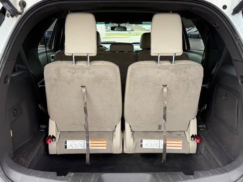 Used 2015 Ford Explorer XLT w/ Equipment Group 202A image 4