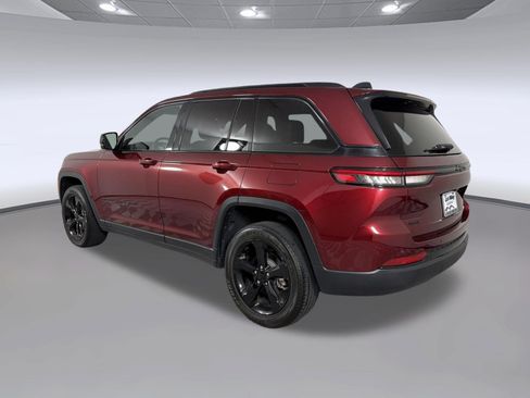 Used 2023 Jeep Grand Cherokee Altitude AWD/4WD image 3