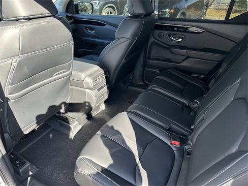 New 2025 Honda Pilot Touring image 14
