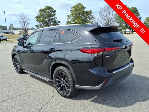 Used 2022 Toyota Highlander XLE image 3
