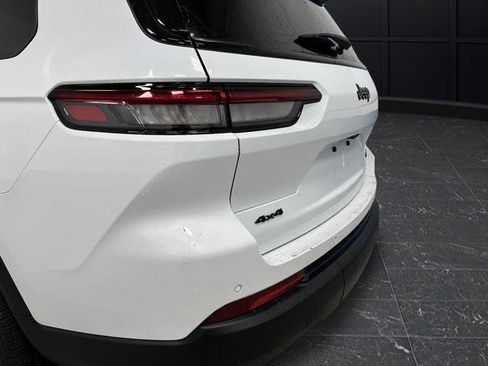 New 2025 Jeep Grand Cherokee L Limited w/ Luxury Tech Group II image 36