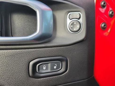 Used 2022 Jeep Wrangler Unlimited Sahara AWD/4WD image 15