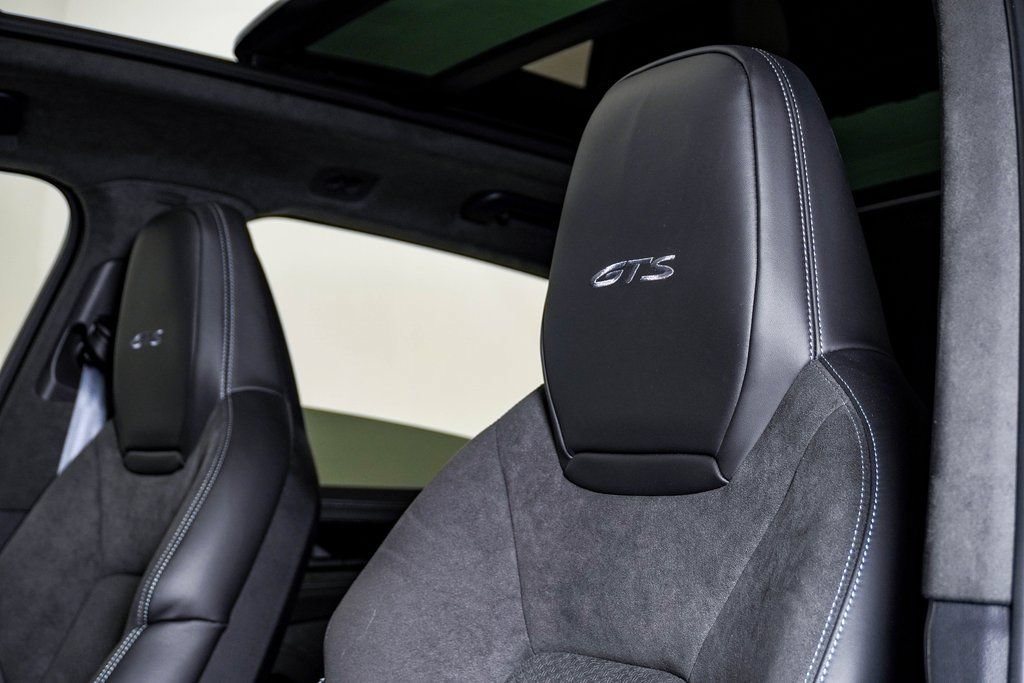 Used 2025 Porsche Cayenne GTS AWD/4WD image 18