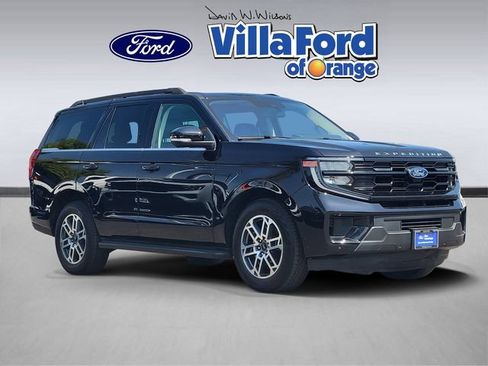 Certified 2025 Ford Expedition Active AWD/4WD image 1