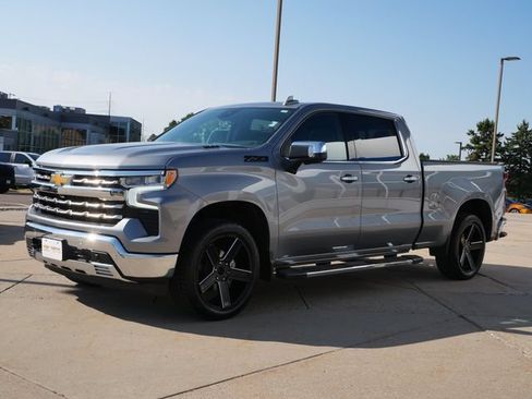 Used 2023 Chevrolet Silverado 1500 LTZ w/ LTZ Convenience Package II AWD/4WD image 3
