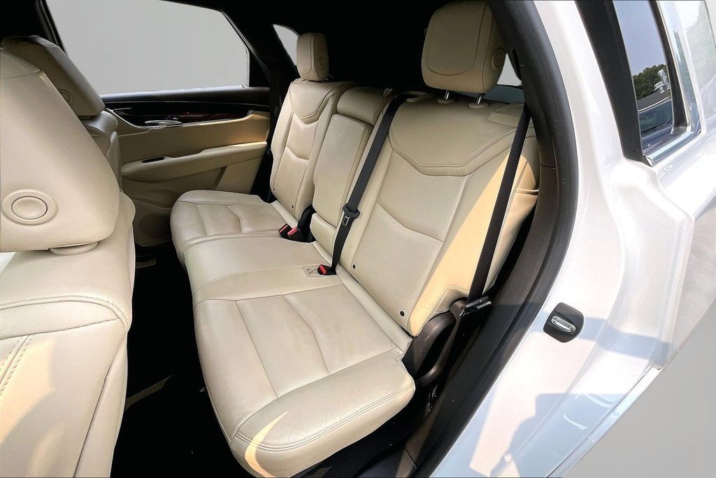 Used 2017 Cadillac XT5 Premium Luxury w/ Driver Assist Package AWD/4WD image 22