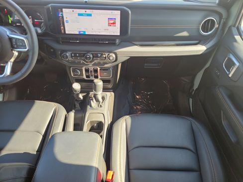 Used 2024 Jeep Wrangler Sahara w/ Technology Group AWD/4WD image 14